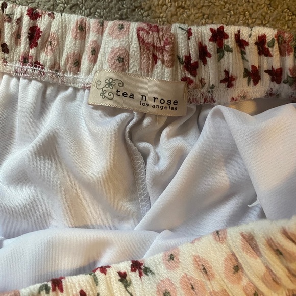 Rose Shorts - Picture 2 of 3